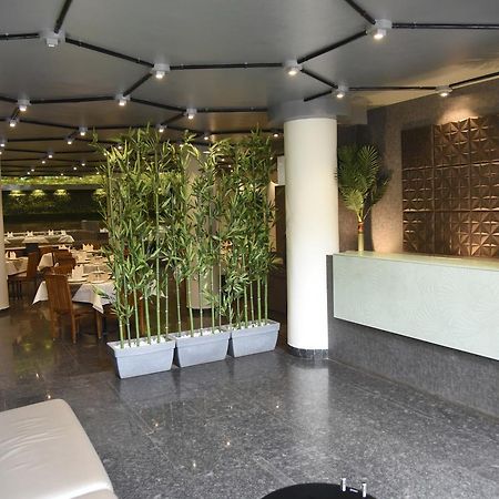 Oyo 10672 Hotel Riviera Насик Экстерьер фото