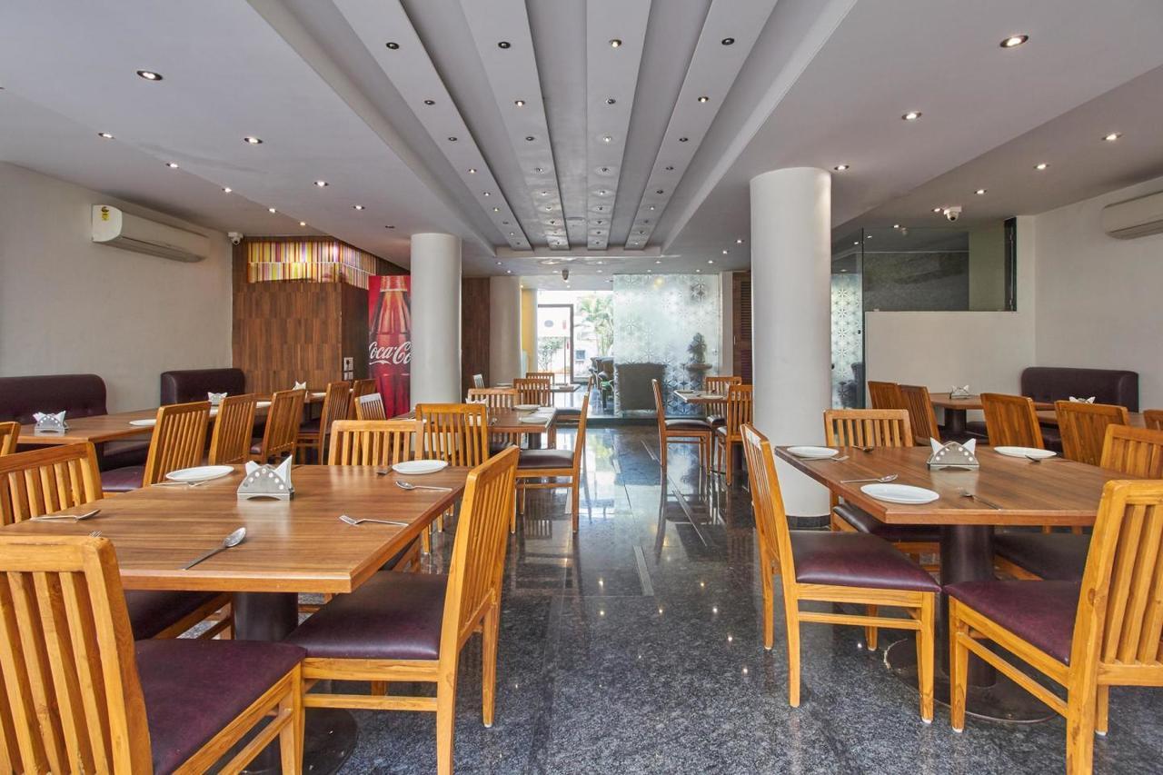 Oyo 10672 Hotel Riviera Насик Экстерьер фото