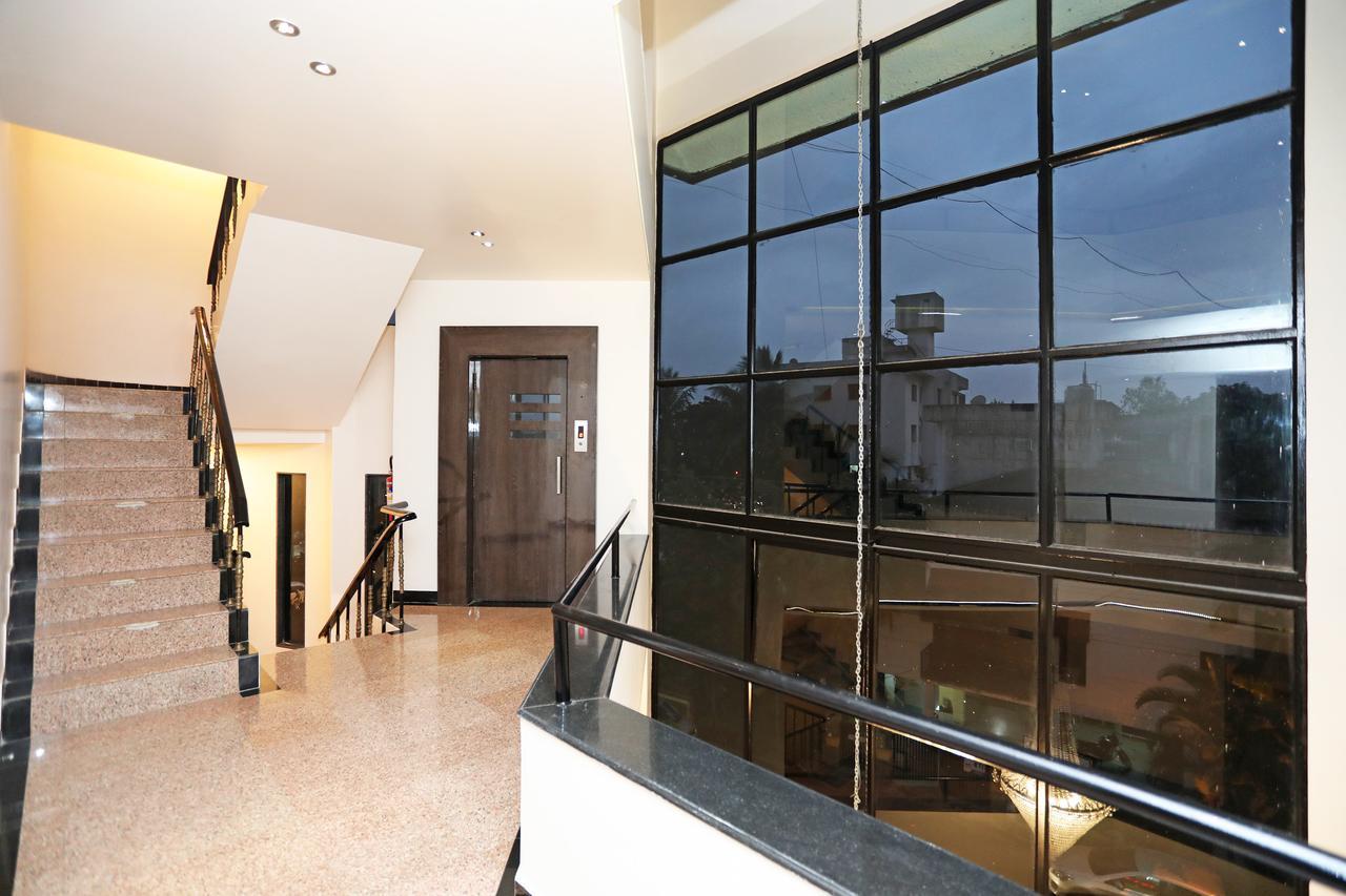 Oyo 10672 Hotel Riviera Насик Экстерьер фото