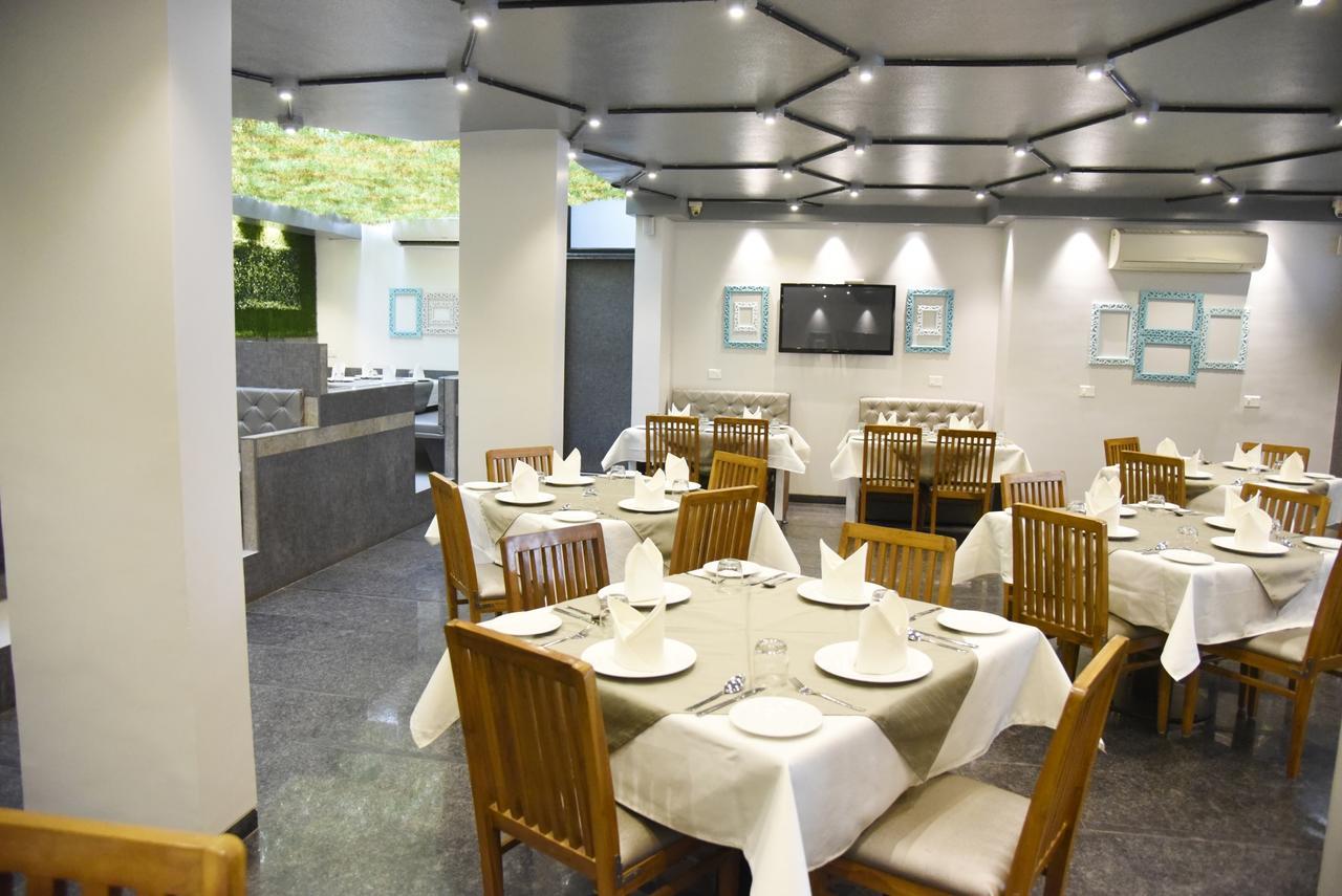 Oyo 10672 Hotel Riviera Насик Экстерьер фото