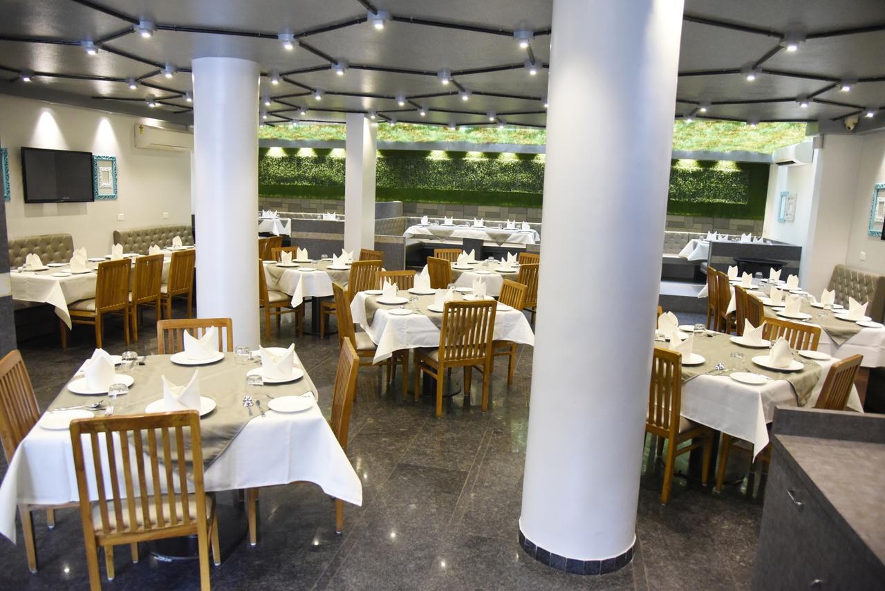 Oyo 10672 Hotel Riviera Насик Экстерьер фото