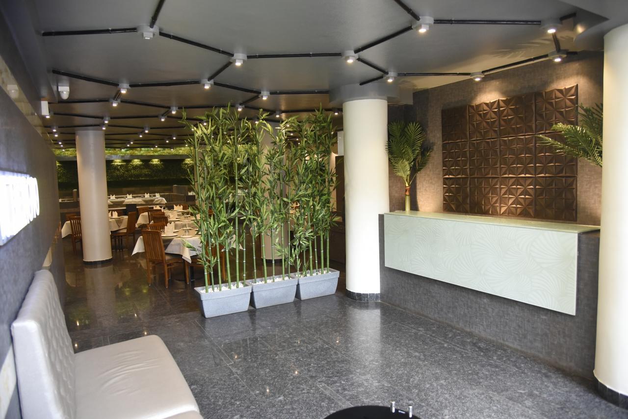 Oyo 10672 Hotel Riviera Насик Экстерьер фото