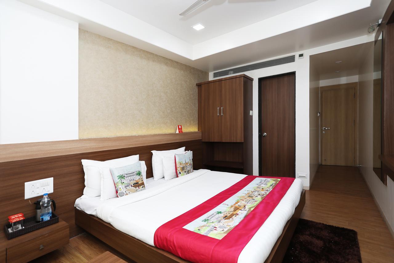 Oyo 10672 Hotel Riviera Насик Экстерьер фото