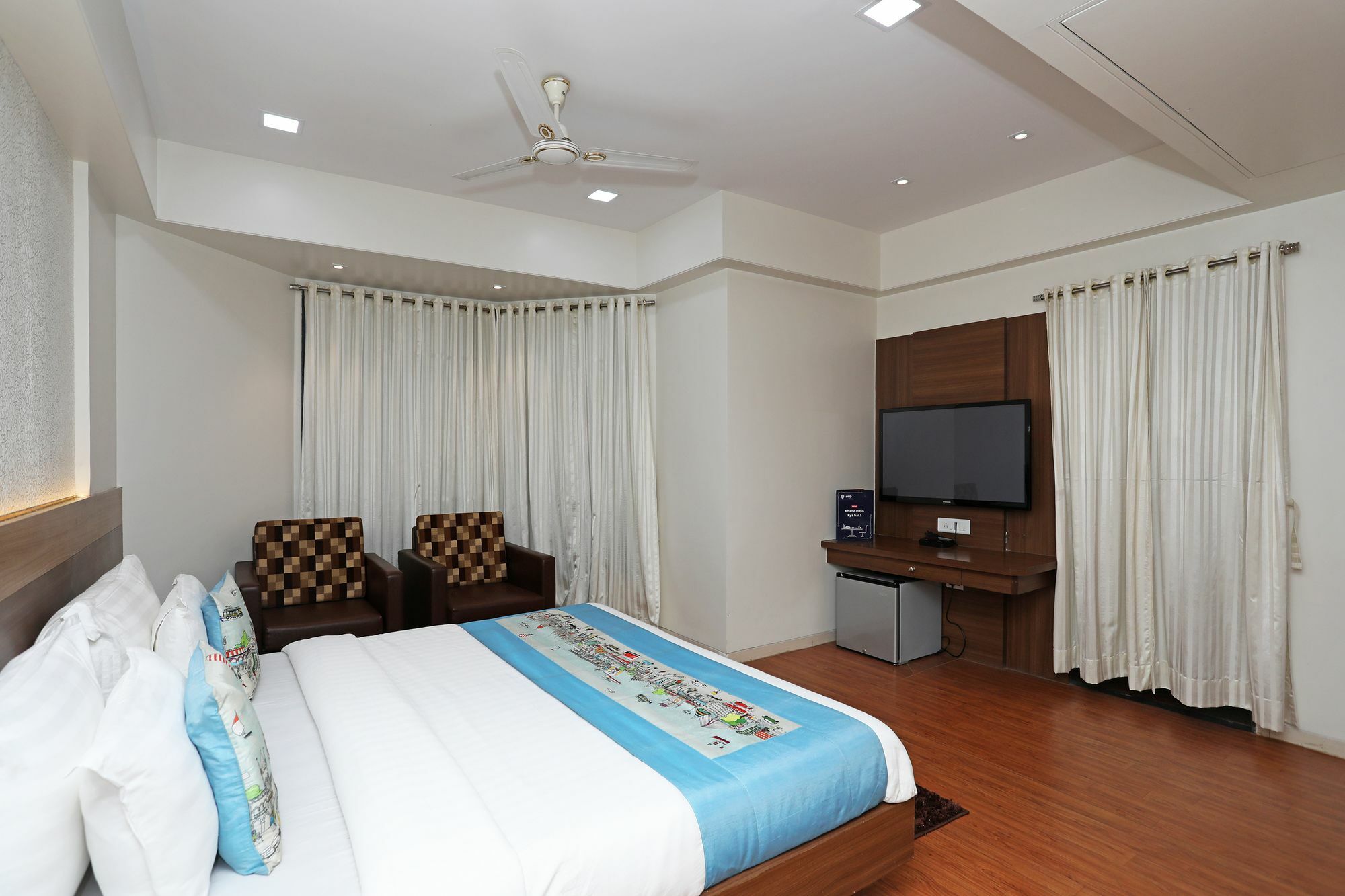 Oyo 10672 Hotel Riviera Насик Экстерьер фото