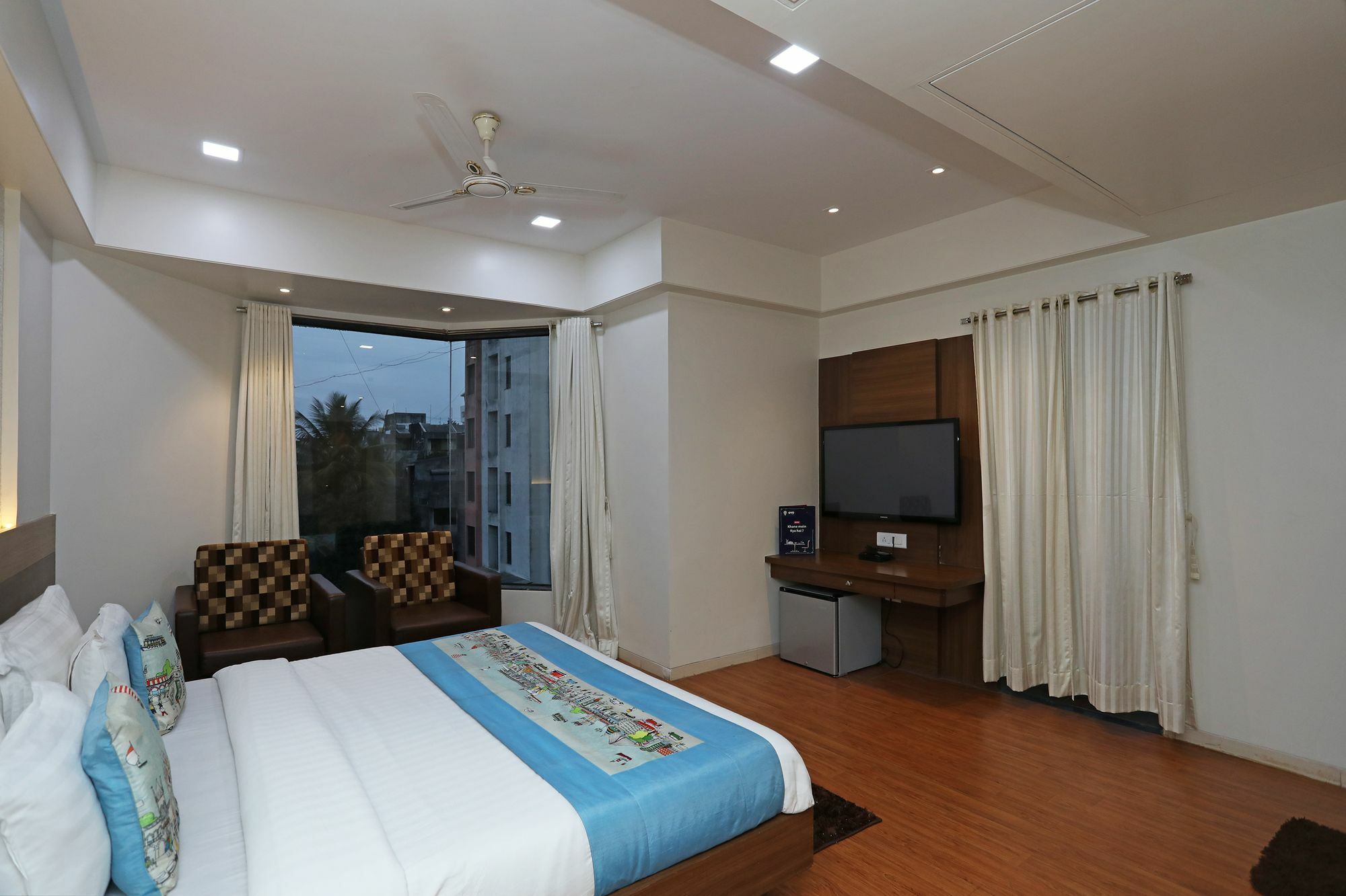 Oyo 10672 Hotel Riviera Насик Экстерьер фото