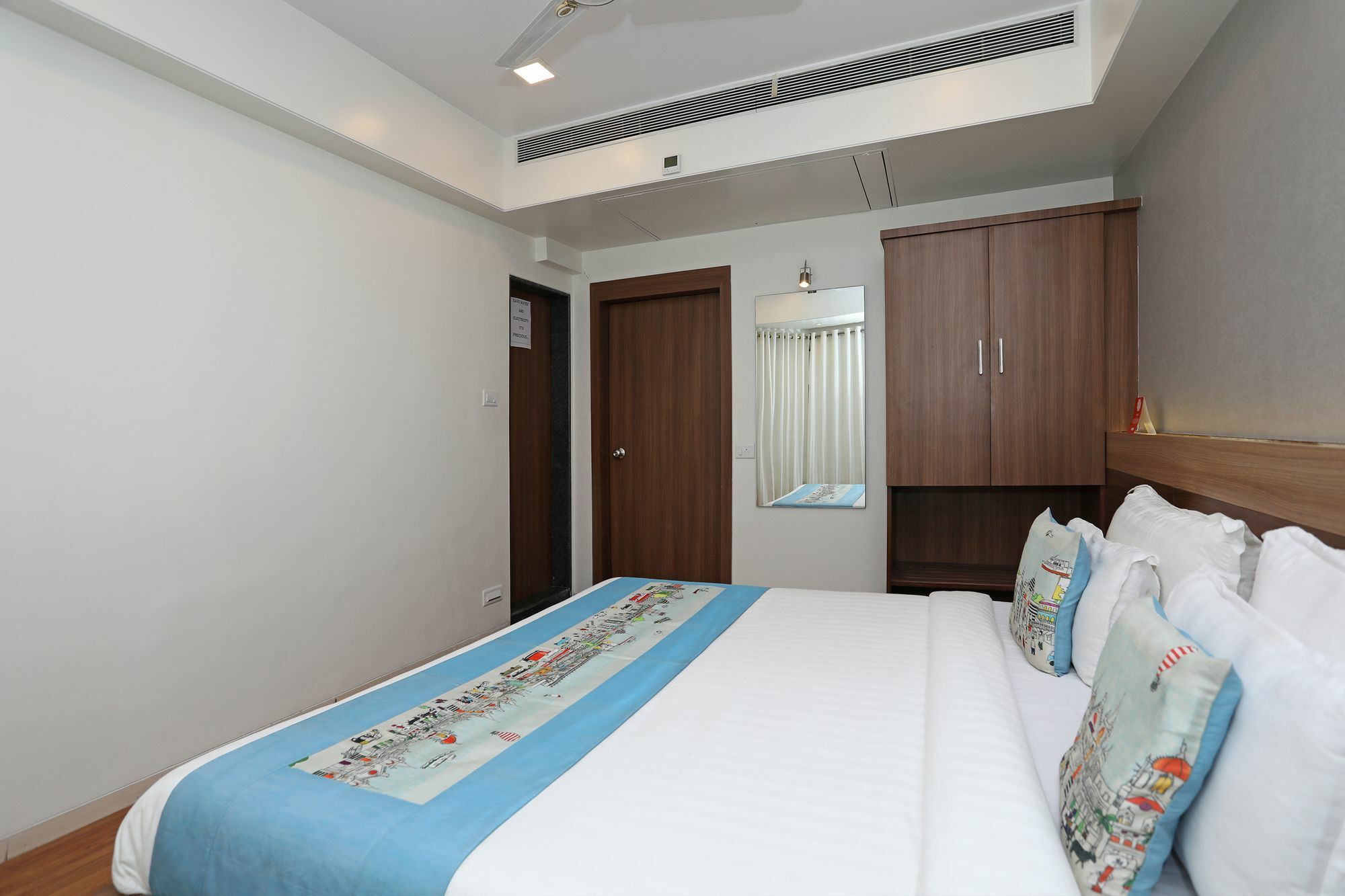 Oyo 10672 Hotel Riviera Насик Экстерьер фото